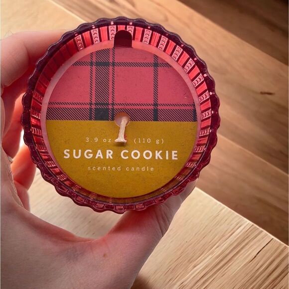 NWT Sugar Cookie Scented Candle 3.9oz - Picture 3 of 3